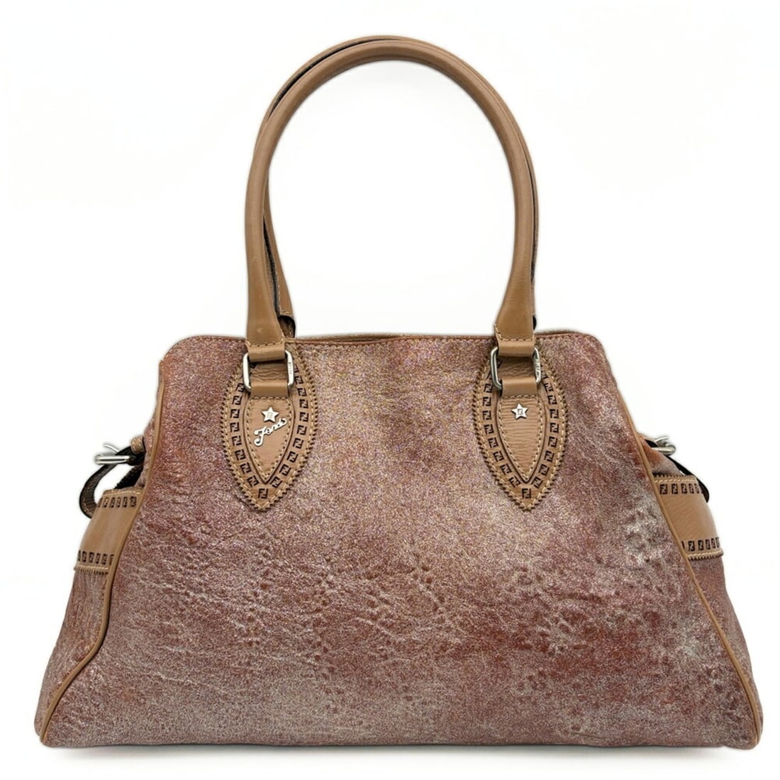 Fendi Etnico Handbag 8BN162 Metallic Leather Bronze Brown Women's Tote Bag FENDI: --- Catalog ---Category: SizeHandle Drop: 18.00cm / 7.09''Size (HxWxD): 25cm x 40cm x 15cm / 9.84'' x 15.74'' x 5.9''Category: DesignType: Handbag, Tote bagColor: Bronze, Brown, MetallicGender: WomenM