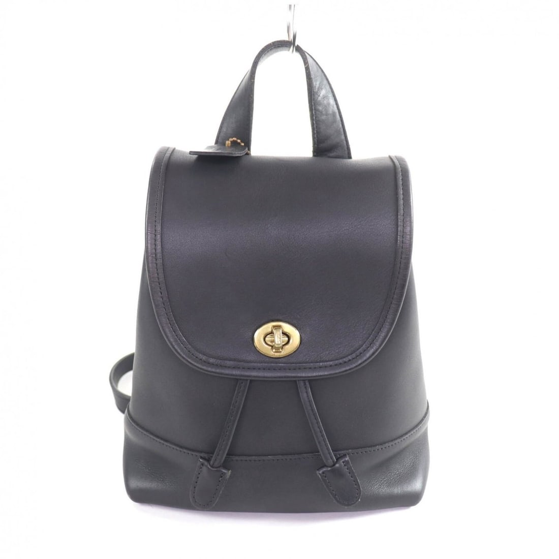 COACH 9960 Old Coach Charm Turnlock Glove Leather Backpack/Daypack Black Gold Hardware Women's: --- Catalog ---Category: SizeSize (HxWxD): 24cm x 20cm x 11cm / 9.44'' x 7.87'' x 4.33''Category: DesignType: BackpackColor: GoldGender: WomenMaterial: Leather Category: GeneralBrand: Coach--- Item Li