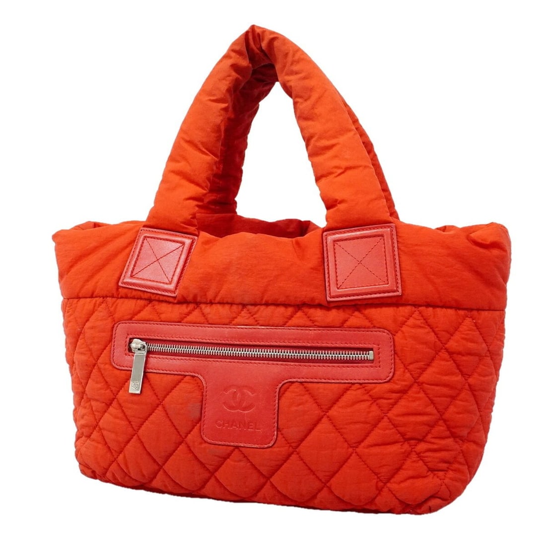 Chanel Coco Cocoon Nylon Tote Bag, Red P3459656: --- Catalog ---Category: SizeSize (HxWxD): 22cm x 28.5cm x 16cm / 8.66'' x 11.22'' x 6.29''Category: DesignType: Tote bagColor: Red colorMaterial: Nylon Hardware Color: SilverCategory: GeneralBrand: C