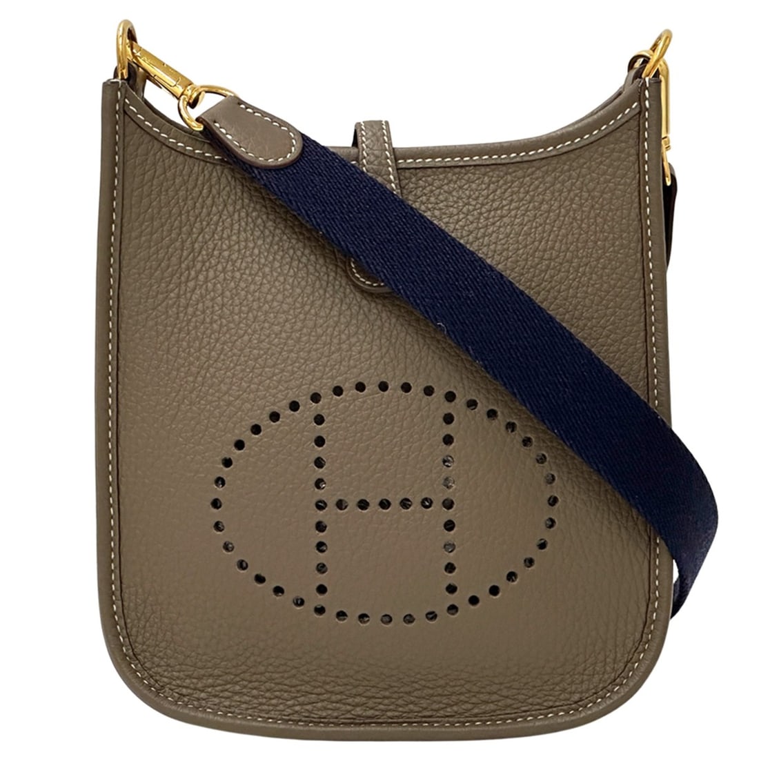 Hermes Evelyne TPM handbag for women, brand shoulder bag, Taurillon Clemence leather, Etoupe color,: --- Catalog ---Category: SizeSize (HxWxD): 17.5cm x 17.5cm x 5.5cm / 6.88'' x 6.88'' x 2.16''Category: DesignType: Handbag, Shoulder bagColor: Etoupe gray, Gray, NavyGender: WomenMaterial: Taurillon c