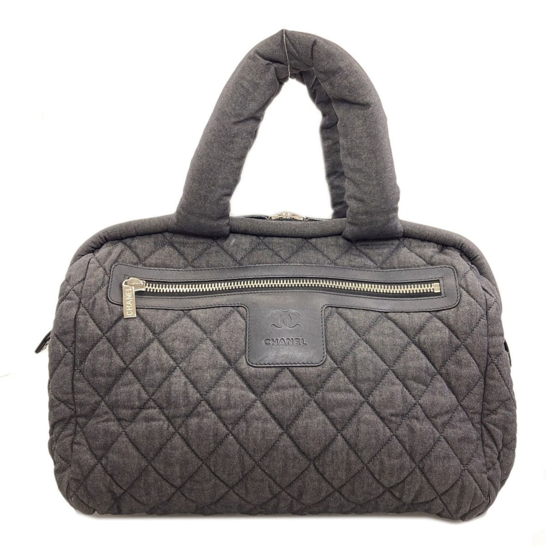 Chanel Coco Cocoon Tote Bag, Denim, Women's CHANEL: --- Catalog ---Category: SizeSize (HxWxD): 25cm x 33cm x 13cm / 9.84'' x 12.99'' x 5.11''Handle Length: 31cm / 12.2''Category: DesignType: Tote bagColor: GrayGender: WomenClosure: ZipperMaterial: Deni
