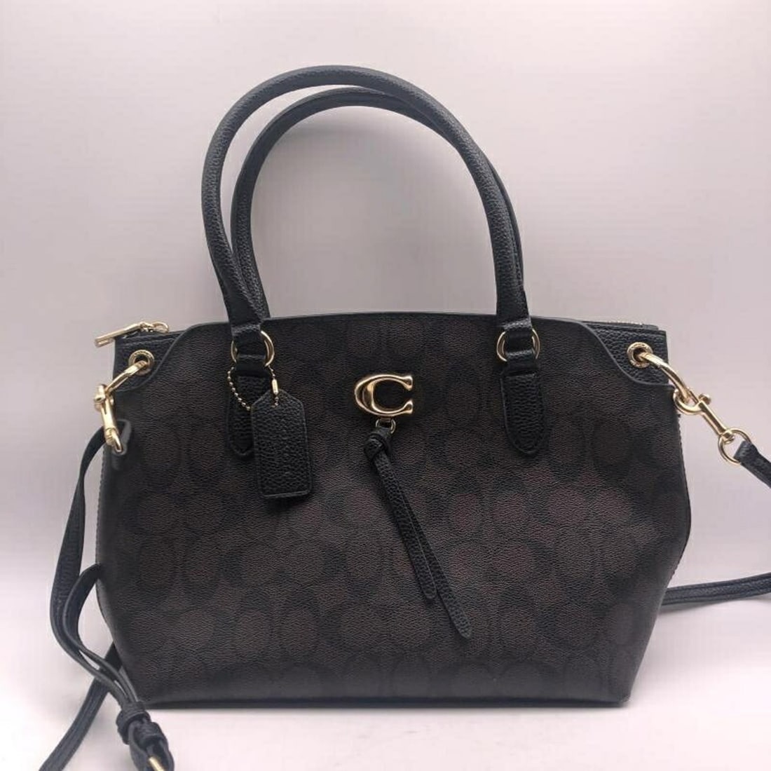 COACH Handbag Shoulder Bag C Signature C2021-2318 Coach: --- Catalog ---Category: SizeSize (HxWxD): 21cm x 33.5cm x 9.5cm / 8.26'' x 13.18'' x 3.74''Category: DesignType: HandbagColor: Black, BrownGender: WomenMaterial: Signature line Hardware Color: GoldCa