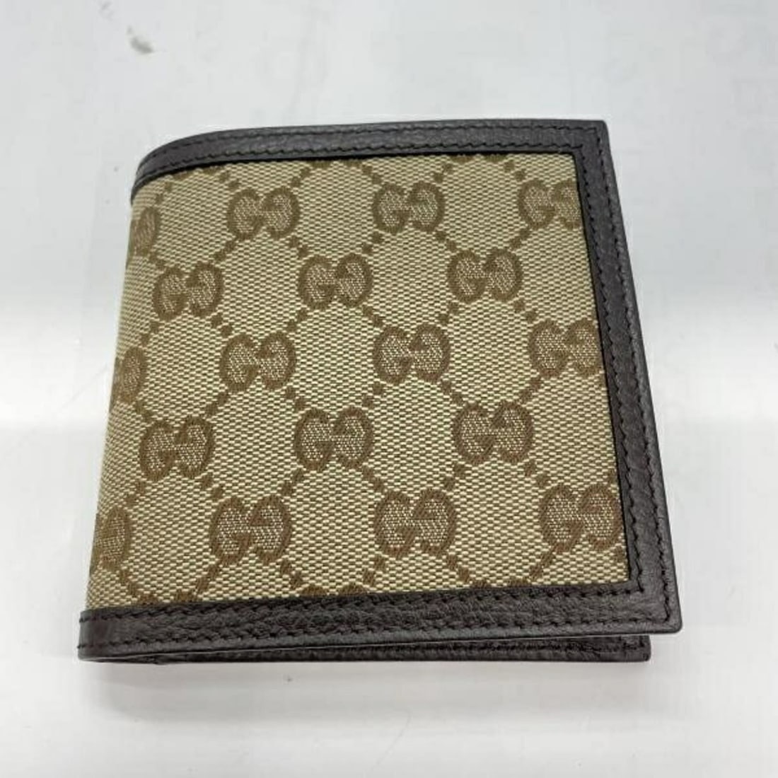 GUCCI GG Canvas Bi-fold Wallet, Brown: --- Catalog ---Category: SizeSize (HxWxD): 10.5cm x 10.5cm / 4.13'' x 4.13''Category: DesignType: Wallet (bi-fold)Color: BrownGender: WomenMaterial: GG canvas Category: GeneralBrand: Gucci--- Item Lis