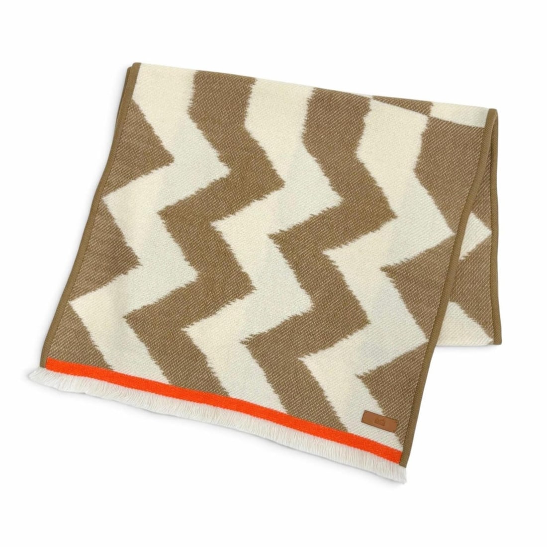 HERMES Ikat Electro 100% Cashmere Fringe Stole/Scarf Shawl/Muffler Brown Ivory Orange Made in Nepal: --- Catalog ---Category: SizeSize (LxW): 1.68m x 51cm / 66.14'' x 20.07''Category: DesignType: StoleColor: Brown, Ivory, OrangeGender: WomenMaterial: Cashmere Category: GeneralBrand: HermesCountry of 
