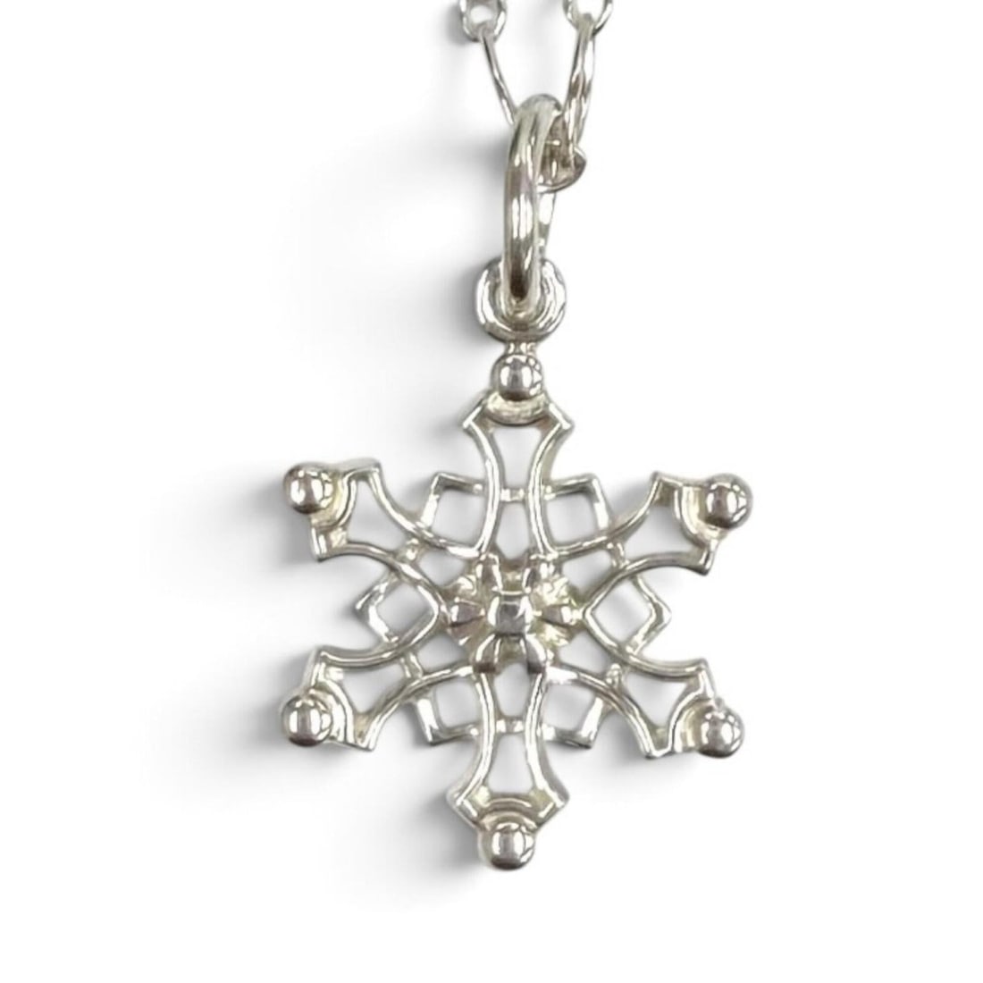 TIFFANY&Co. Tiffany 925 Oval Link Chain Snowflake Pendant Necklace, Silver, Weight 4.6g, Women's: --- Catalog ---Category: SizePendant Size: 20mm x 15mm / 0.78'' x 0.59''Neck Circumference: 62 cm / 24.4''Category: DesignGender: WomenMaterial: Silver 925Necklace Type: NecklaceCategory: GeneralBrand