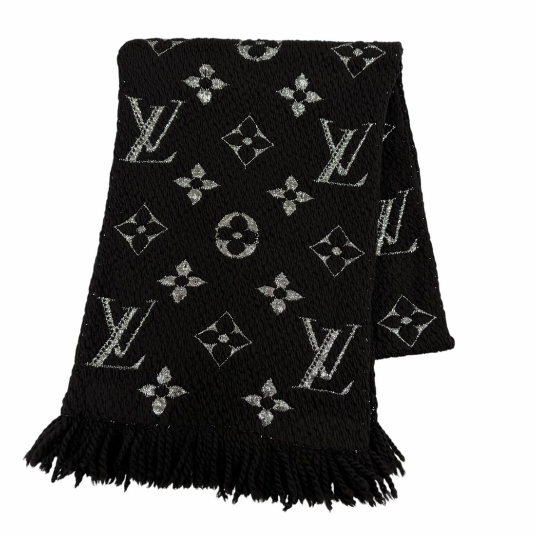 LOUIS VUITTON M75833 Echarpe Logomania Shine Wool Silk Stole Scarf Black Silver Made in Italy: --- Catalog ---Category: SizeSize (LxW): 1.56m x 28cm / 61.41'' x 11.02''Category: DesignType: StoleColor: Black, SilverGender: WomenMaterial: Wool , Silk , Polyester Category: GeneralBrand: Louis Vui