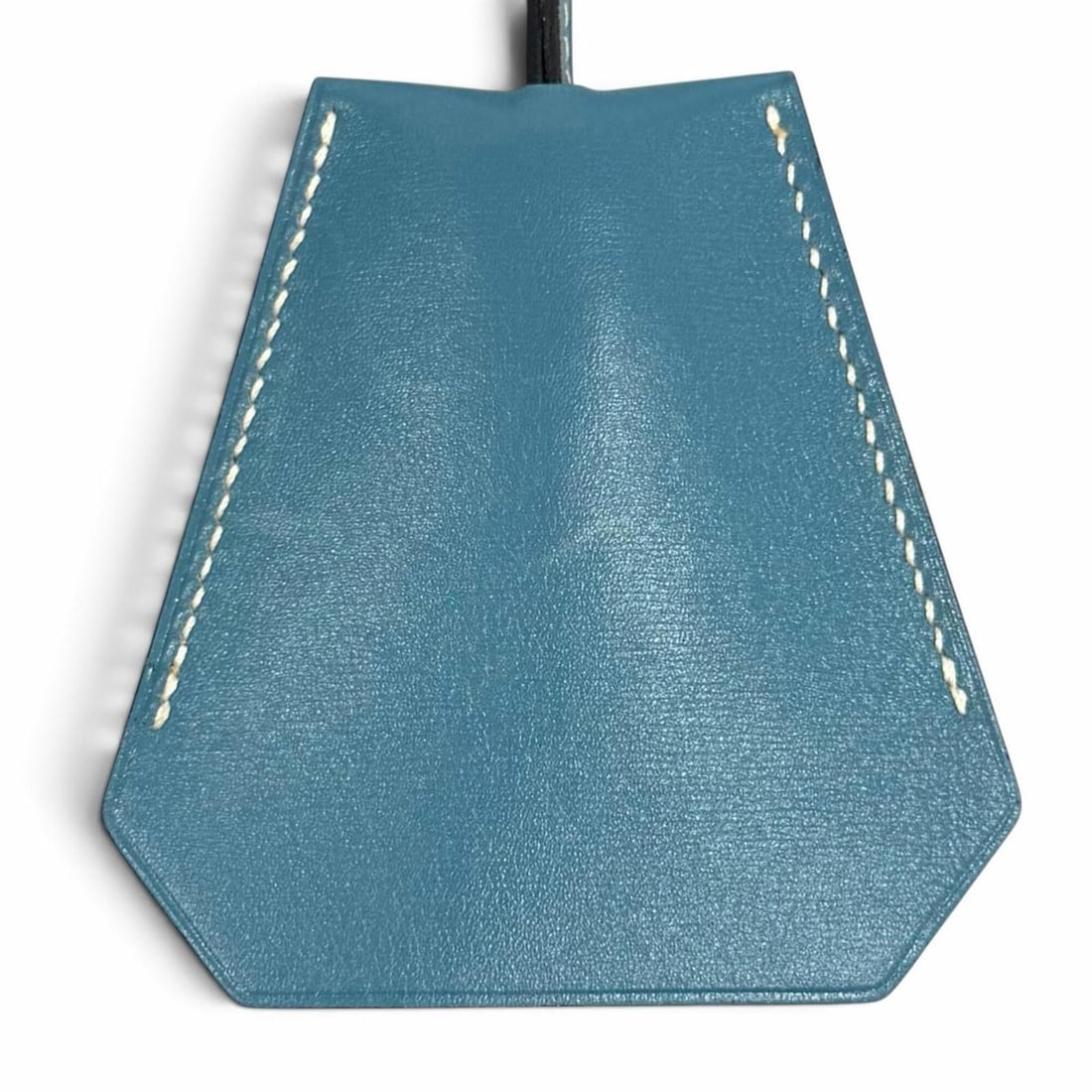 HERMES Vintage Clochette Blue Jean Veau Swift Necklace Pendant ?C Stamp Made in France Women's: --- Catalog ---Category: SizePendant Size: 80mm x 77mm / 3.14'' x 3.03''Neck Circumference: 48 cm / 18.89''Category: DesignColor: Blue jeanGender: WomenMaterial: Swift leatherPendant Type: PendantNeck