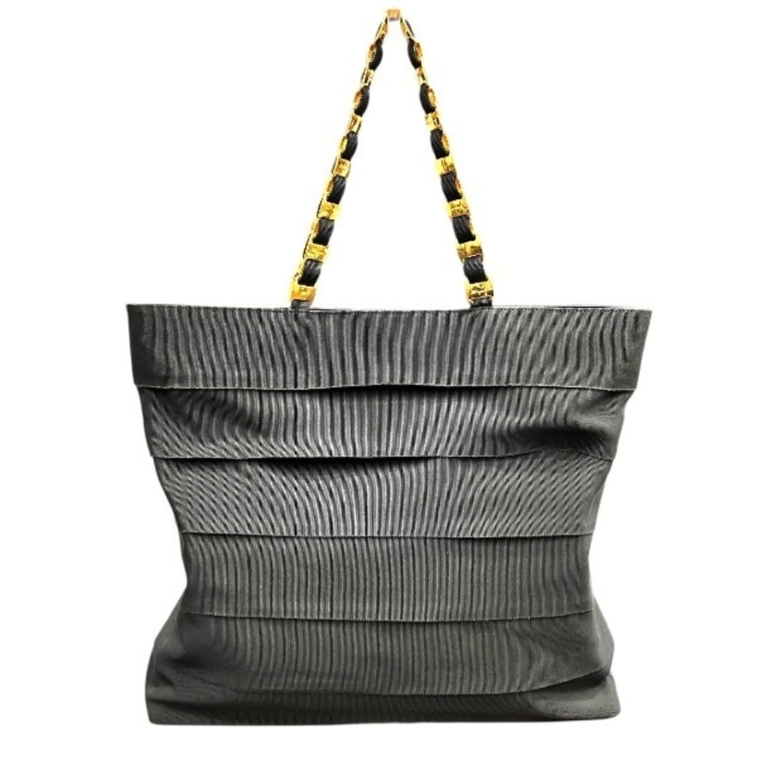 Salvatore Ferragamo Ferragamo Vara AU-21 6160 Bag Tote for Women: --- Catalog ---Category: SizeSize (HxWxD): 35cm x 40cm x 7cm / 13.77'' x 15.74'' x 2.75''Category: DesignType: Tote bagColor: BlackGender: WomenMaterial: Nylon , Leather Category: GeneralBrand: Salvat