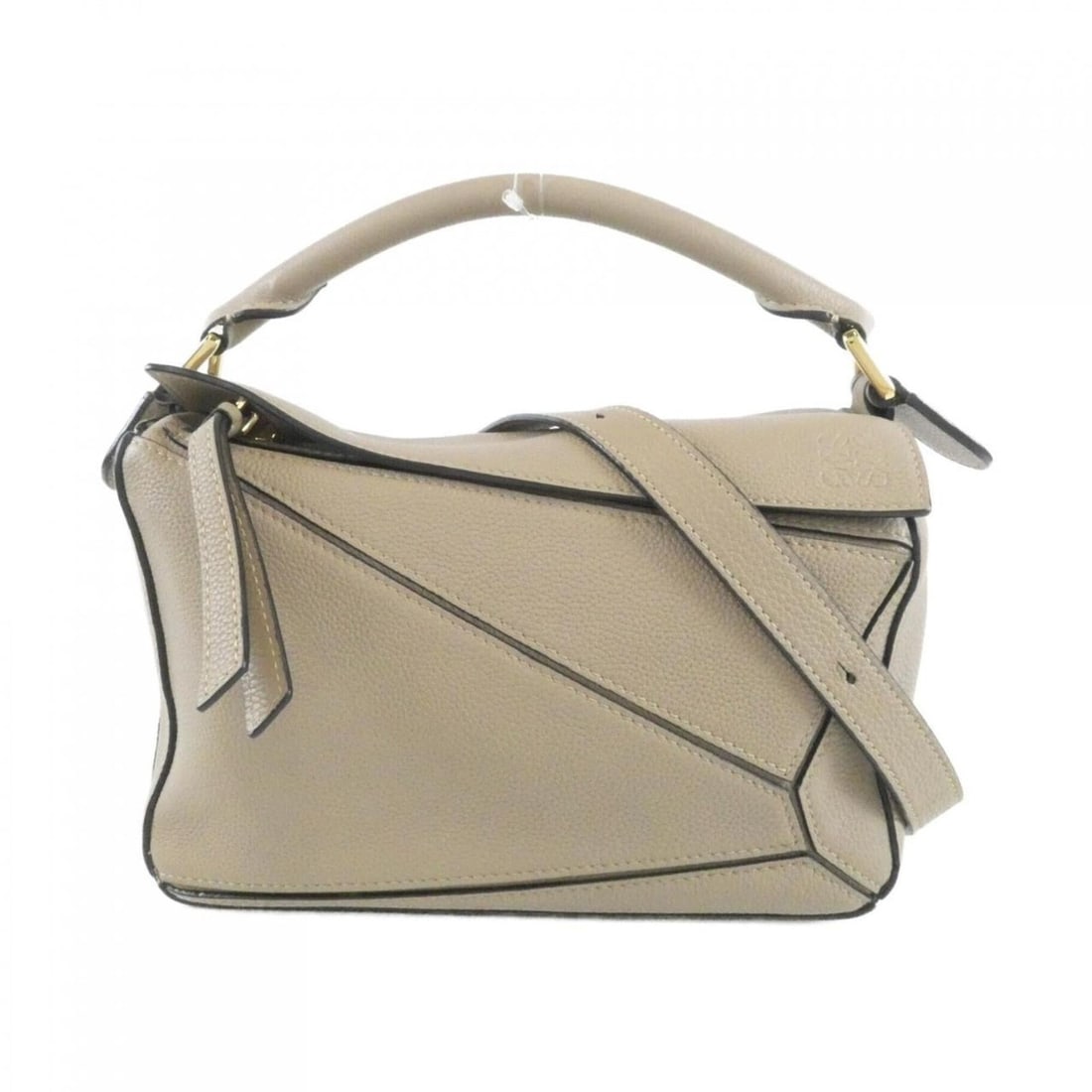 Loewe Puzzle Small A510S21X67 Handbag: --- Catalog ---Category: SizeSize (HxWxD): 17cm x 24cm x 10cm / 6.69'' x 9.44'' x 3.93''Category: DesignType: HandbagColor: SandGender: WomenMaterial: Leather Hardware Color: GoldLeather/Fur Type: