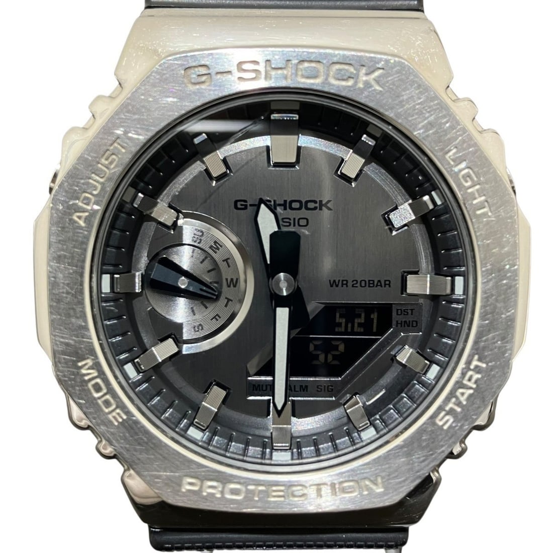 Casio G-SHOCK watch, GM-2100, total weight 72.0g, stainless steel and resin case, quartz movement,: --- Catalog ---Category: SizeWrist Size: 13.5cm - 21cm / 5.31'' - 8.26''Case Diameter: 45mm / 1.77''Category: DesignType: WristwatchGender: MenColor (Dial): BlackMaterial (Case): Stainless steelCatego