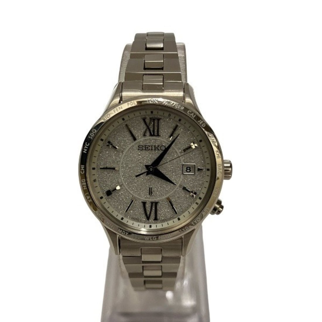 Seiko Lukia 1B35-0AB0 Radio-Controlled Solar Watch for Women: --- Catalog ---Category: SizeWrist Size: 17.5cm / 6.88''Case Diameter: 27.5mm / 1.08''Category: DesignType: WristwatchGender: WomenColor (Dial): SilverMaterial (Band): Stainless steelMaterial (Case): 