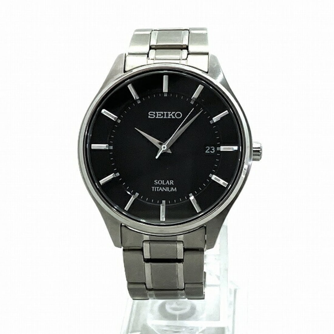 Seiko Selection V157-0BX0 Solar Watch Men's: --- Catalog ---Category: SizeWrist Size: 13cm - 17cm / 5.11'' - 6.69''Case Diameter: 38mm / 1.5''Category: DesignType: WristwatchGender: MenColor (Dial): BlackMaterial (Band): TitaniumMaterial (Case):
