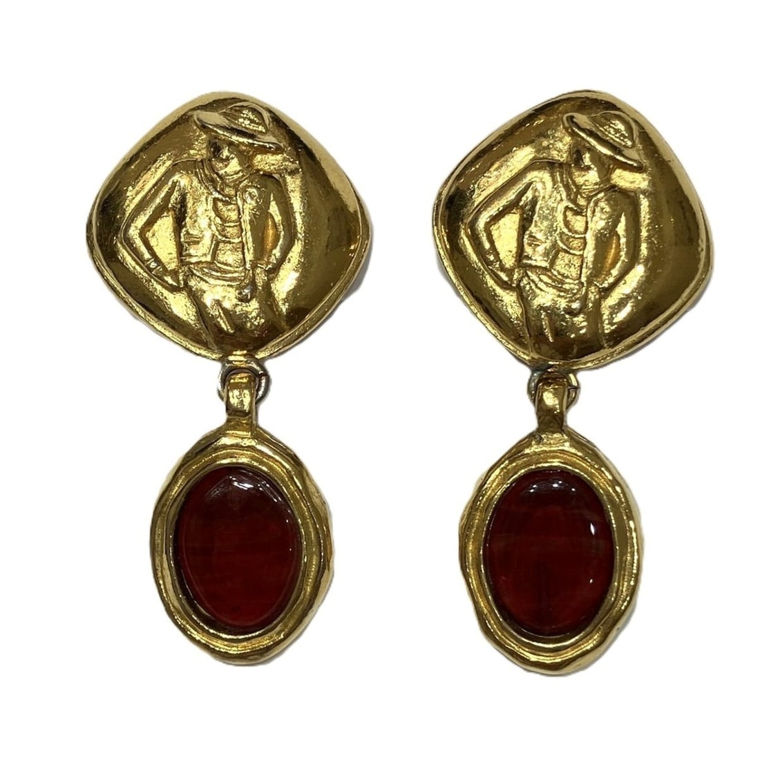 Chanel earrings, Mademoiselle design, total weight 25.5g, alloy, Gripoix.: --- Catalog ---Category: SizeSize (HxWxD): 50.00mm x 22.00mm x 4.00mm / 1.97'' x 0.87'' x 0.16''Category: DesignType: Clip earringsColor: GoldGender: WomenMaterial: AlloyCategory: GeneralBrand: Chanel