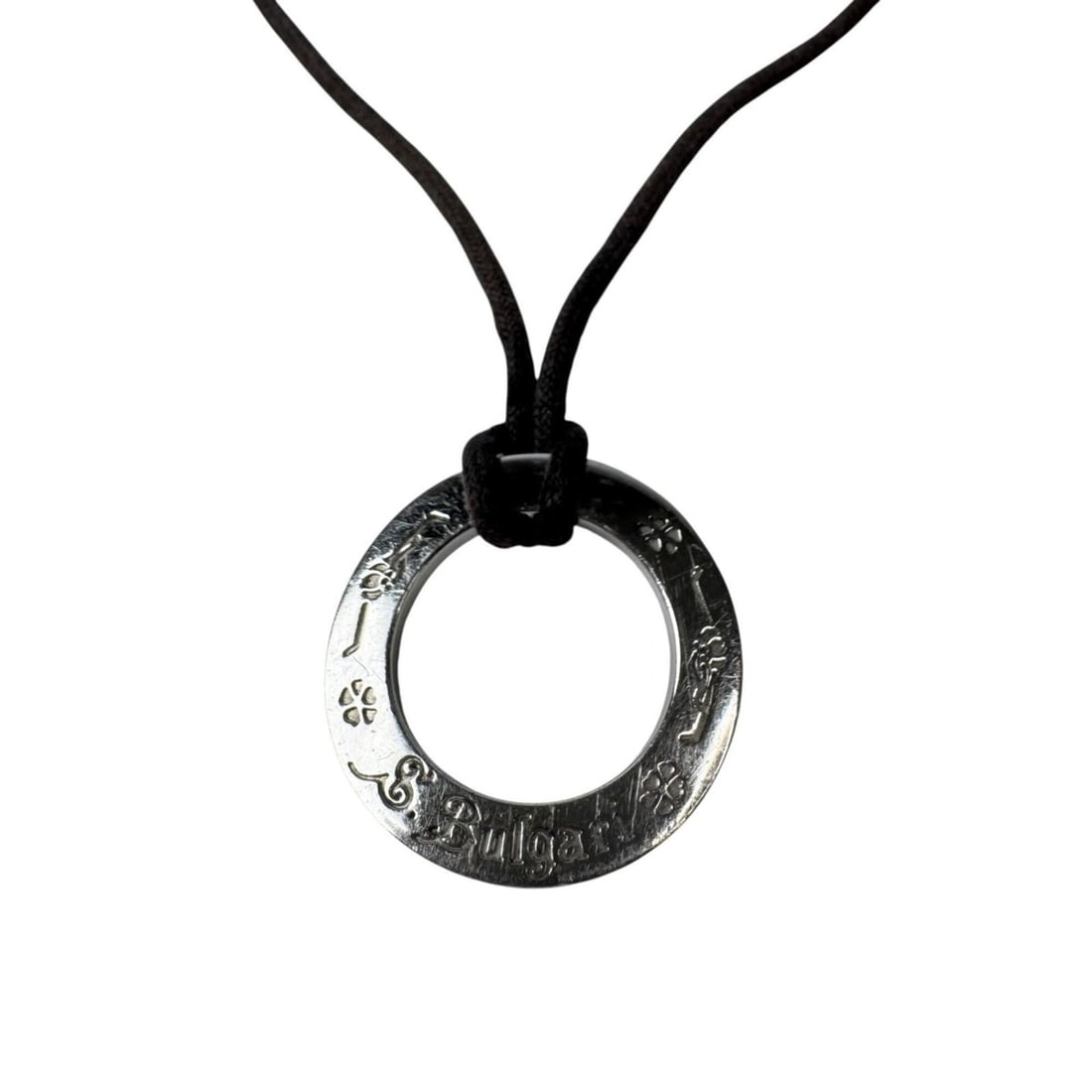Bvlgari Bulgari Save the Children necklace, sterling silver (SV925), for women.: --- Catalog ---Category: SizePendant Size: 30mm x 30mm / 1.18'' x 1.18''Neck Circumference: 63 cm / 24.8''Category: DesignColor: SilverGender: WomenMaterial: Silver 925Necklace Type: NecklaceCategory: