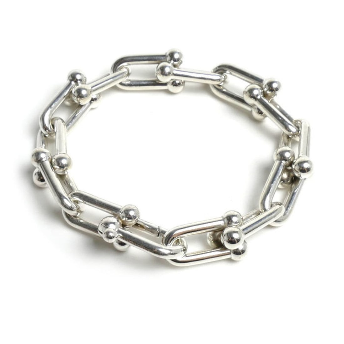 TIFFANY&Co. Tiffany & Co. Sterling Silver 925 Hardware Large Link Medium Bracelet 60153091 63.3g: --- Catalog ---Category: SizeLength: 16.5cm / 6.49''Category: DesignType: Charm braceletGender: Men,WomenMaterial: Silver 925Category: GeneralMPN: 60153091Brand: TiffanyCountry of Origin: USA--- Item 