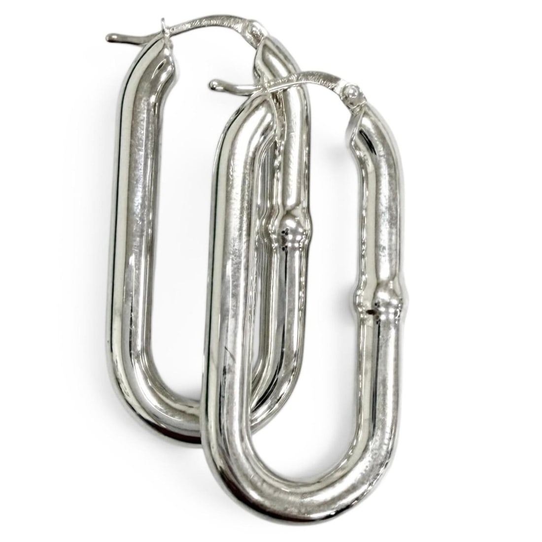 BOTTEGA VENETA AG925 Oval Chain Hoop Earrings, Silver, Made in Italy, Weight 16.6g, Women's, Comes: --- Catalog ---Category: SizeSize (HxWxD): 30.00mm x 15.00mm / 1.18'' x 0.59''Category: DesignType: Hoop earringsColor: SilverGender: WomenMaterial: Silver 925Category: GeneralBrand: Bottega VenetaCou