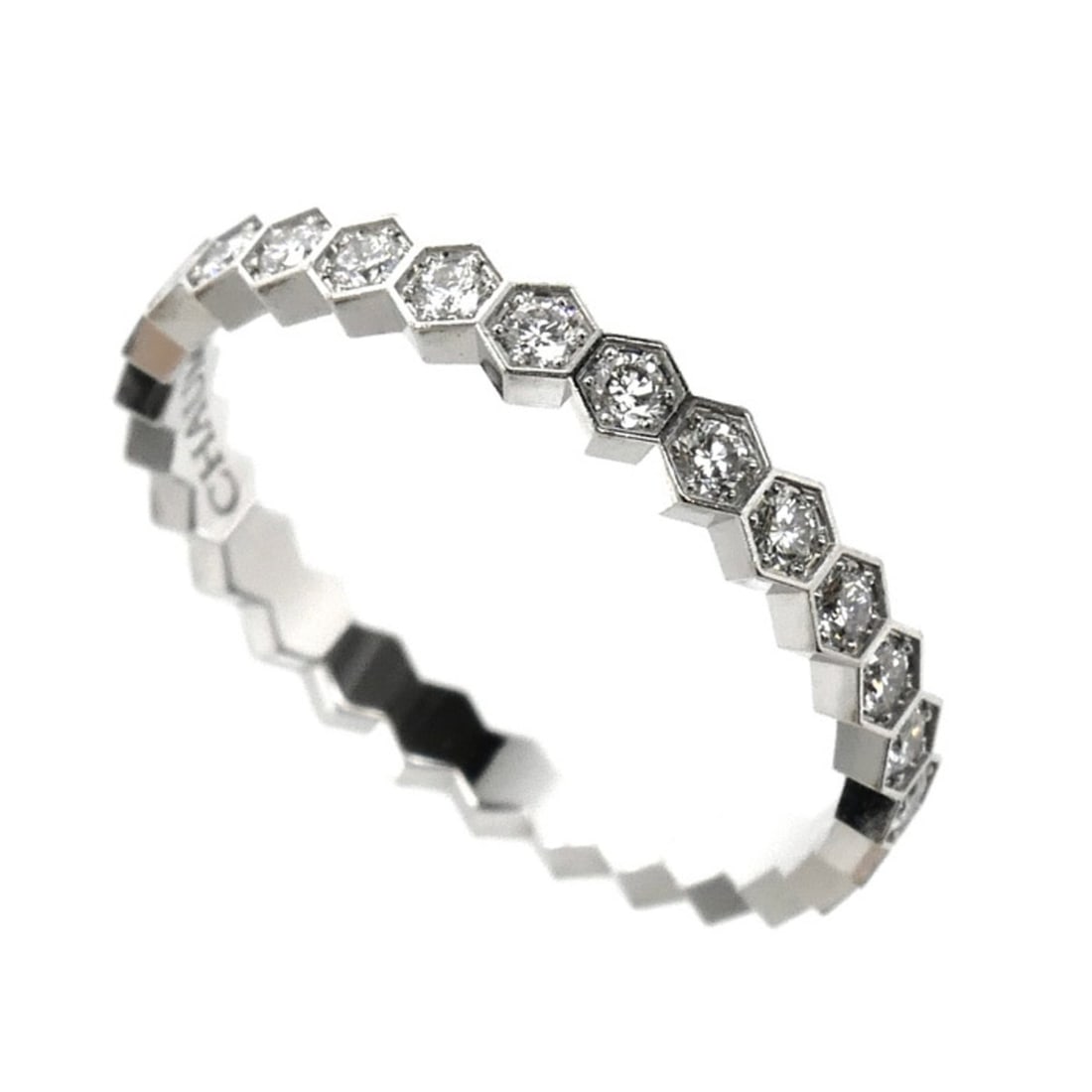 Chaumet 18KWG White Gold "Be My Love" Diamond Ring (081891) - 51mm Diamond, 1.7g Women's: --- Catalog ---Category: SizeUS Size: 6Brand Size: 51Category: DesignType: Band ringStone: DiamondGender: WomenMaterial: White gold (18K)Category: GeneralMPN: 081891Brand: ChaumetCountry of Origin: Fr