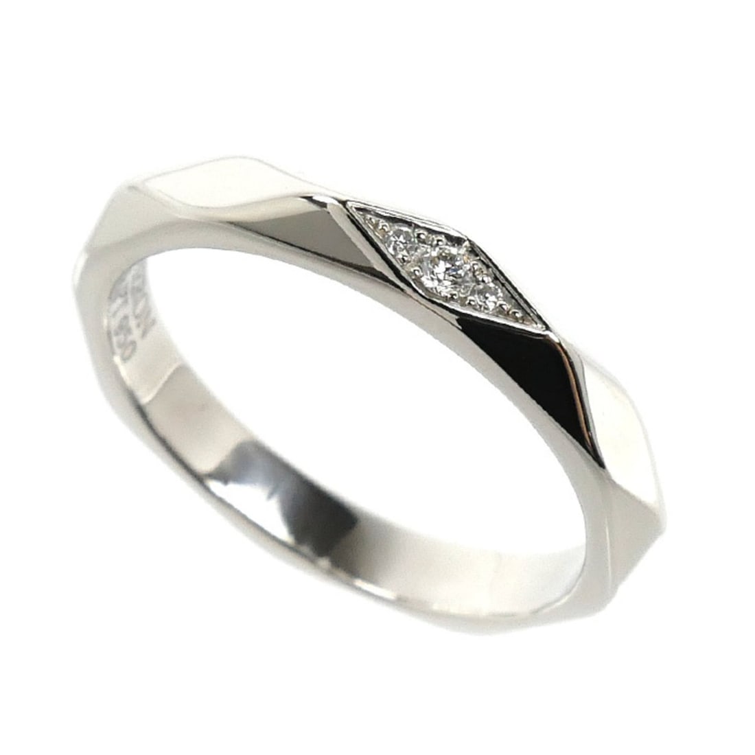 Boucheron Pt950 Platinum Faceted Diamond Medium Ring JAL00090 49 4.2g Women's: --- Catalog ---Category: SizeUS Size: 5Brand Size: 49Category: DesignType: Band ringStone: DiamondGender: WomenMaterial: Platinum 950Category: GeneralMPN: JAL00090Brand: BoucheronCountry of Origin: Fr