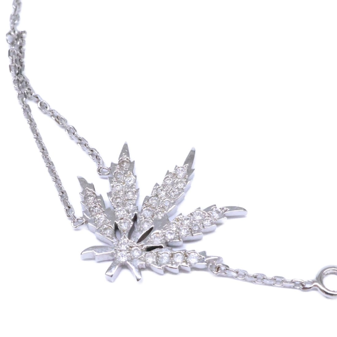 Lucien Pellat-Finet 750WG Marijuana Bracelet with Small Diamonds, White Gold, Women's: --- Catalog ---Category: SizeLength: 18cm / 7.08''Category: DesignType: Charm braceletColor: White goldGender: WomenMaterial: White gold (18K)Category: GeneralBrand: Lucien Pellat-Finet--- Item List