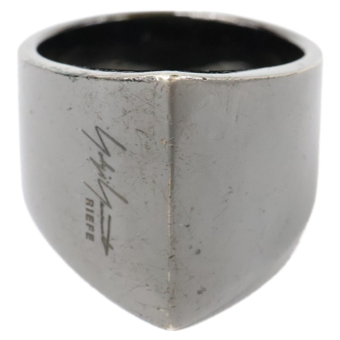 Yohji Yamamoto by RIEFE SV925 KNUCKLE RING BK (Black) - Men's Ring: --- Catalog ---Category: SizeJP Size: 20US Size: 10Category: DesignType: Band ringColor: BlackGender: MenMaterial: Silver 925Category: GeneralBrand: Yohji Yamamoto--- Item List ---Section: