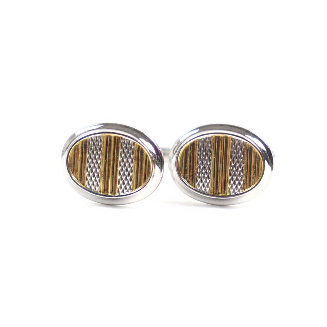 Dunhill oval-shaped bicolor textured striped cufflinks, made of SV925 silver and gold, with box.: --- Catalog ---Category: DesignType: CufflinksColor: Gold, SilverGender: MenMaterial: Silver 925Category: GeneralBrand: Dunhill--- Item List ---Section: ConditionRanking: Rank SA Used - Hardly any tra