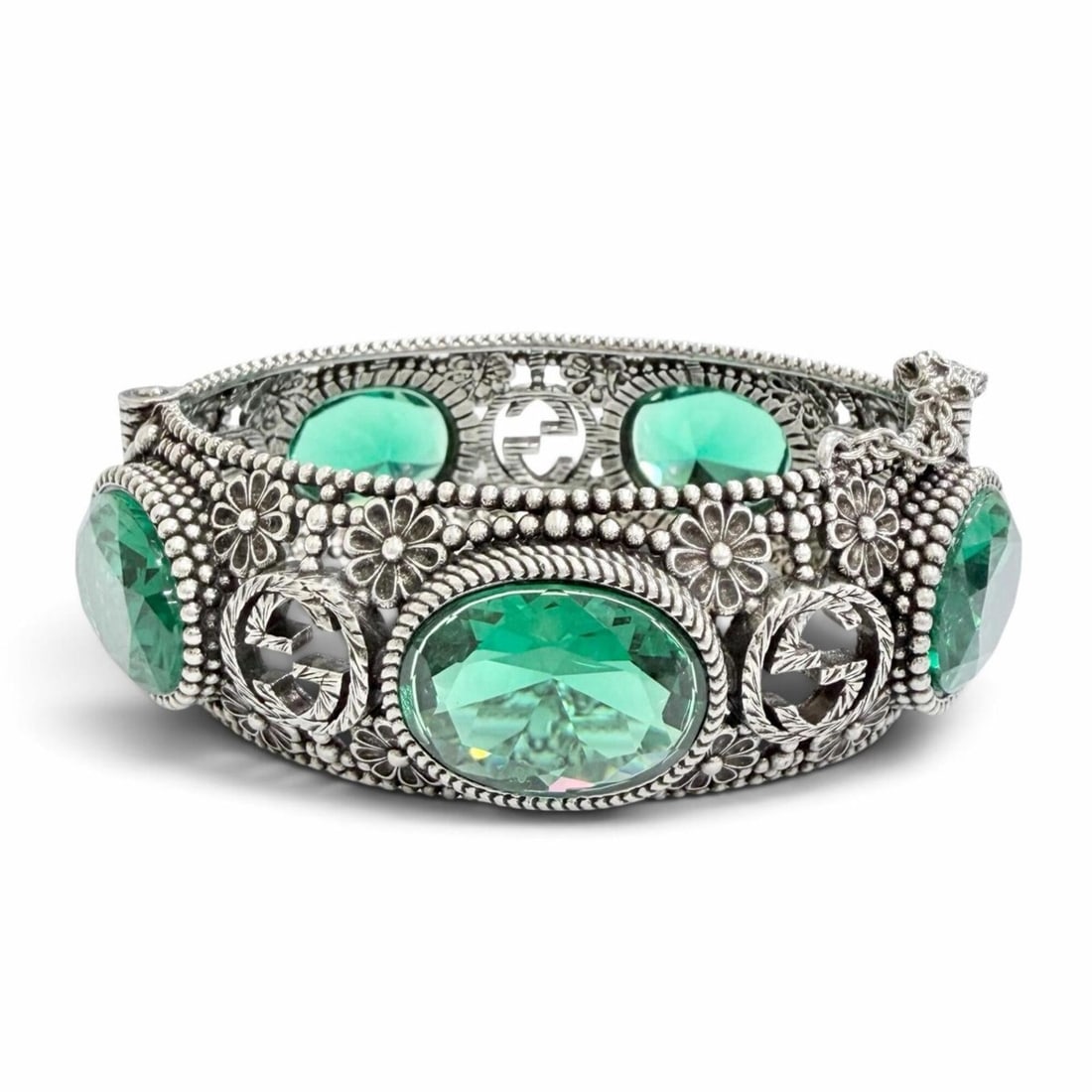 GUCCI Interlocking G Flower Cat Head Green Stone Bangle Bracelet AG925 Silver Accessory Size 16 Made: --- Catalog ---Category: SizeLength: 16cm / 6.29''Category: DesignType: BangleColor: SilverStone: Color stoneGender: WomenMaterial: Silver 925Category: GeneralBrand: GucciCountry of Origin: Italy--- I