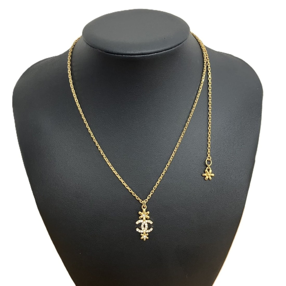 CHANEL Flower Coco Faux Pearl Necklace F23A Gold Women's: --- Catalog ---Category: SizeWeight: 10.27g / 0.36oz.Neck Circumference: 41 cm - 59 cm / 16.14'' - 23.22''Category: DesignStone: RhinestoneGender: WomenMaterial: MetalNecklace Type: NecklaceCategory: