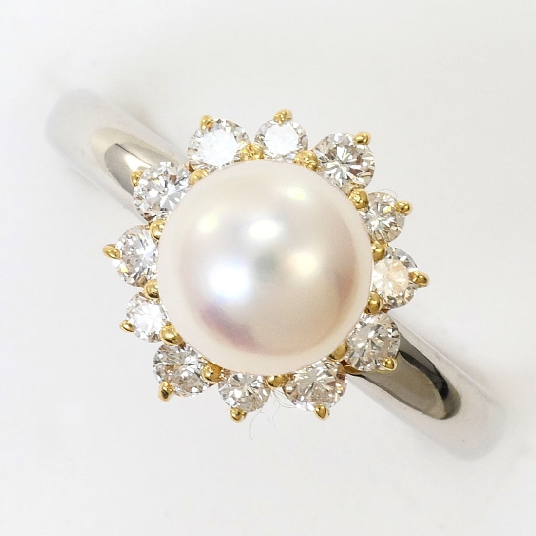 Seiko Nina Ricci PT900 Platinum 18K Yellow Gold Ring, Size 8, Pearl and Diamond (carat weight not: --- Catalog ---Category: SizeJP Size: 8US Size: 4.5Category: DesignColor: White, YellowGender: WomenMaterial: Platinum 900Category: GeneralBrand: Seiko--- Item List ---Section: ConditionRanking: Rank 