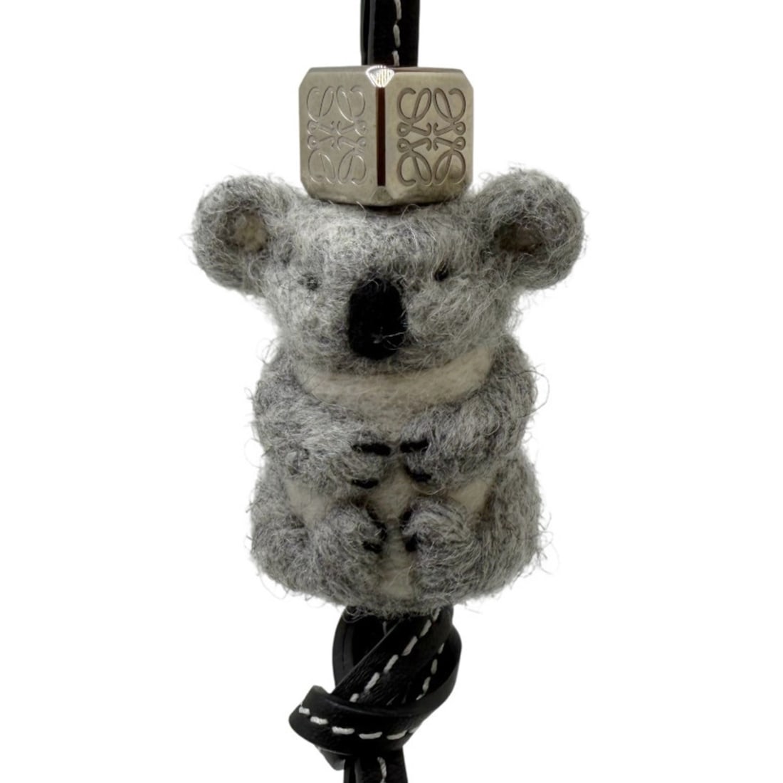 LOEWE animal bag charm, koala, felt leather, light gray/black, for women and men.: --- Catalog ---Category: DesignType: Handbag charmColor: Light grayGender: Men,WomenMaterial: LeatherCategory: GeneralBrand: Loewe--- Item List ---Section: ConditionRanking: Rank A Used - A few traces