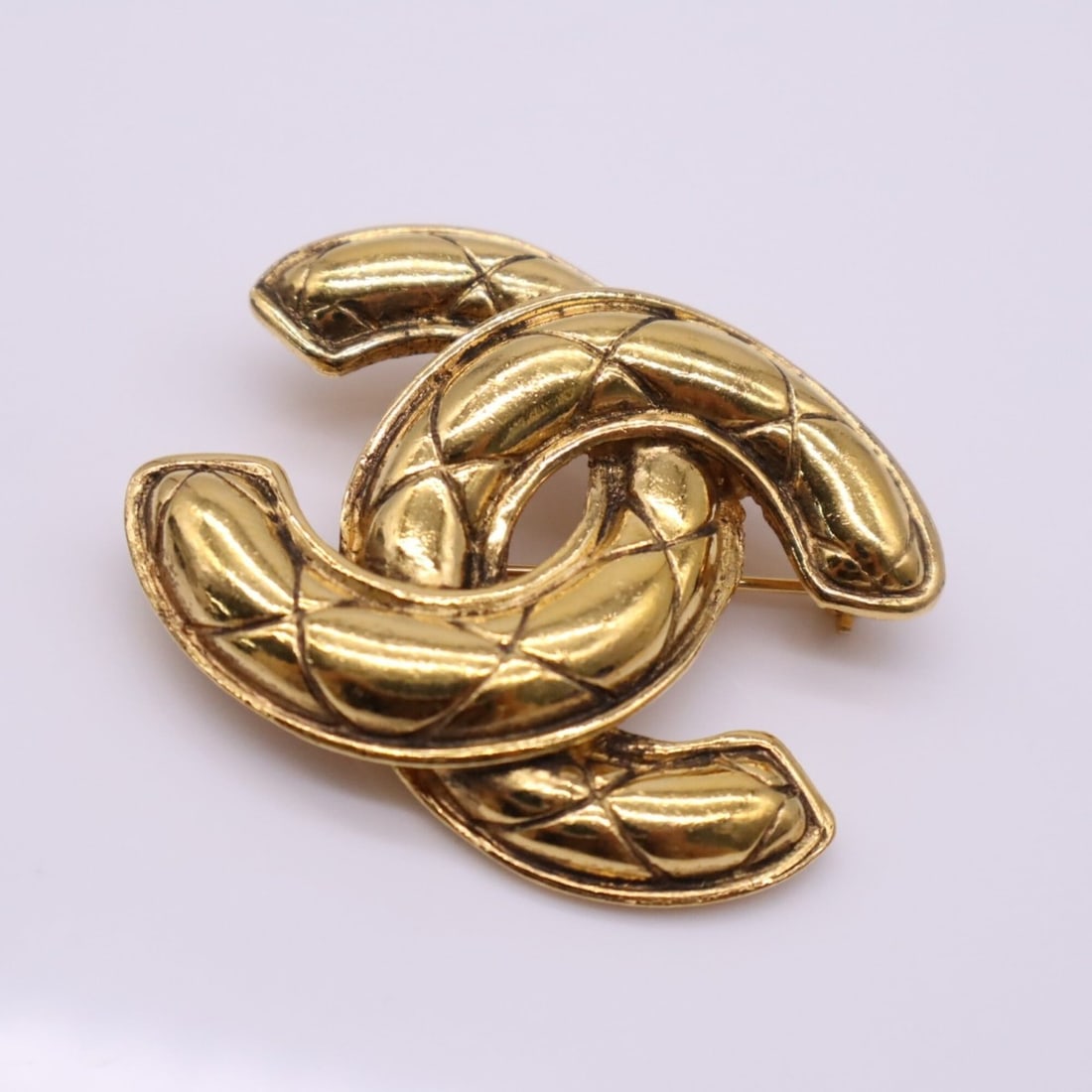CHANEL Coco Mark Brooch, Gold GP, Women's: --- Catalog ---Category: SizeSize (HxWxD): 3.5cm x 4.5cm / 1.37'' x 1.77''Category: DesignType: BroochColor: GoldFinish: Gold platedGender: WomenCategory: GeneralBrand: ChanelModel: Coco Mark--- Item 