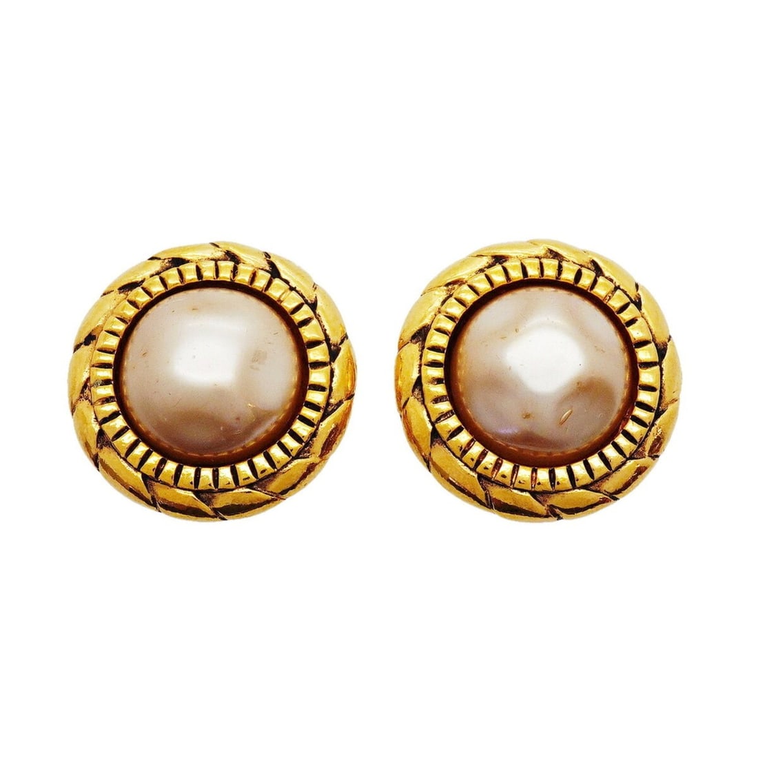 Chanel Circle Earrings, GP Plated, Faux Pearl, Gold, Women's: --- Catalog ---Category: SizeSize (HxWxD): 22.50mm x 22.20mm / 0.89'' x 0.87''Category: DesignType: Clip earringsColor: GoldGender: WomenMaterial: Gold platingCategory: GeneralBrand: Chanel--- Item Li