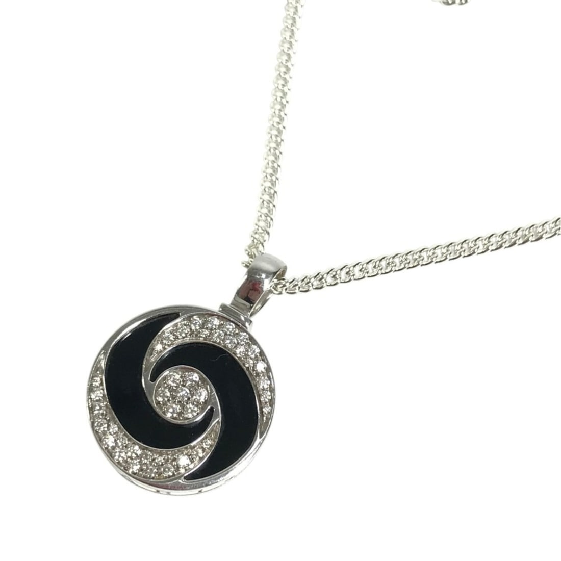 BVLGARI Bulgari Onyx Diamond Allegra Optical Necklace Choker 18K Gold WG750 Men's Women's Silver: --- Catalog ---Category: DesignColor: Black, SilverStone: Diamond, OnyxGender: Men,WomenMaterial: White gold (18K)Necklace Type: NecklaceCategory: GeneralBrand: Bvlgari--- Item List ---Section: Condit