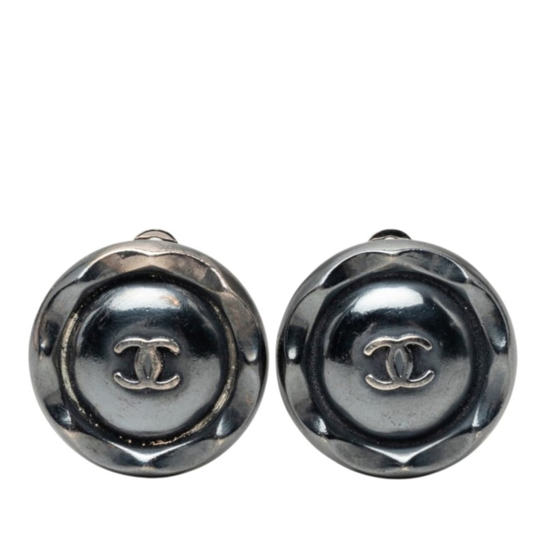 Chanel Coco Mark Round Earrings 96P Silver Black Metal Women's CHANEL: --- Catalog ---Category: SizeSize (HxWxD): 21.90mm x 22.10mm / 0.86'' x 0.87''Category: DesignType: Clip earringsColor: Black, SilverGender: WomenMaterial: MetalCategory: GeneralBrand: Chanel--- Item