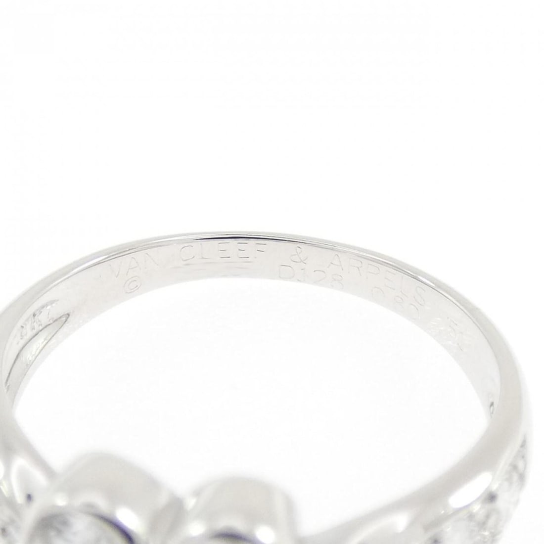 Van Cleef & Arpels Ombelle Ring 0.80 CT - 4
