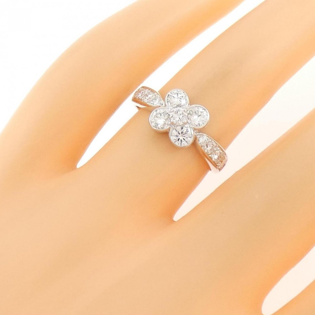 Van Cleef & Arpels Ombelle Ring 0.80 CT - 5