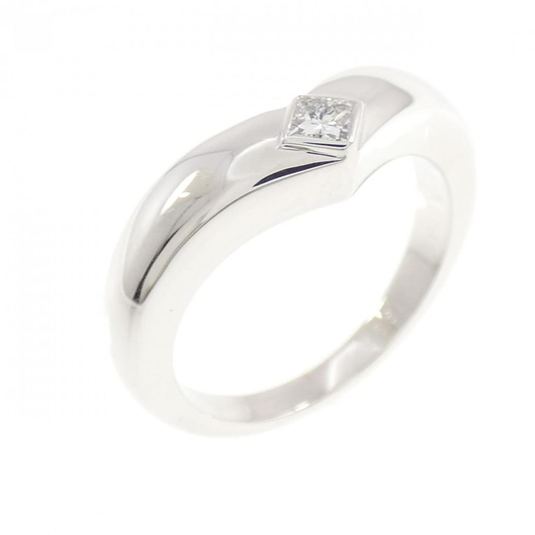 Cartier Triandle Ring: --- Catalog ---Category: SizeJP Size: 14US Size: 7Category: DesignType: Band ringGender: WomenMaterial: White gold (18K)Category: GeneralBrand: Cartier--- Item List ---Section: ConditionRanking: Rank