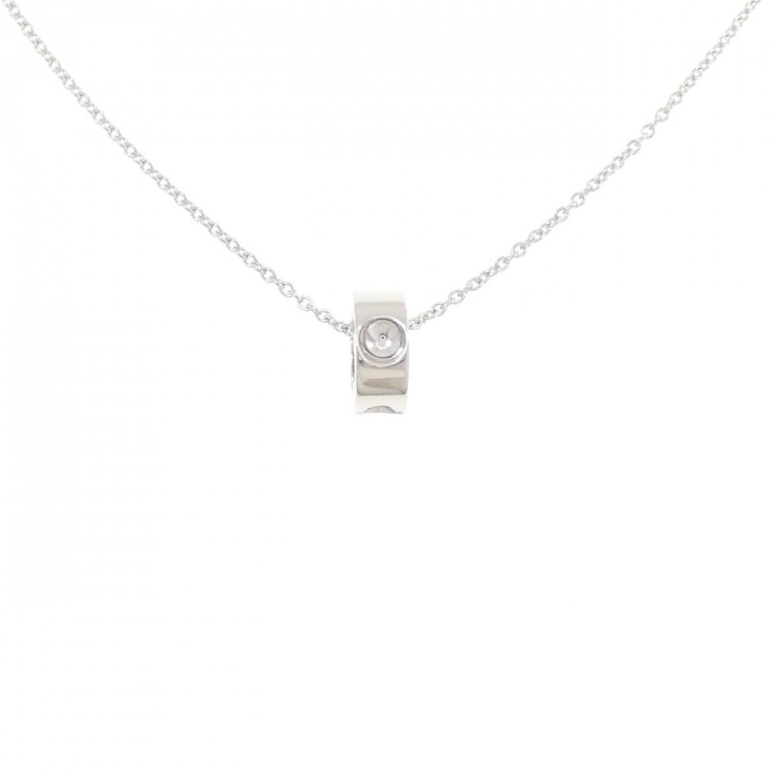 Louis Vuitton Pendant Empreinte Necklace: --- Catalog ---Category: SizePendant Size: 10.9mm x 4.6mm / 0.42'' x 0.18''Neck Circumference: 40 cm / 15.74''Category: DesignGender: WomenMaterial: White gold (18K)Pendant Type: PendantNecklace