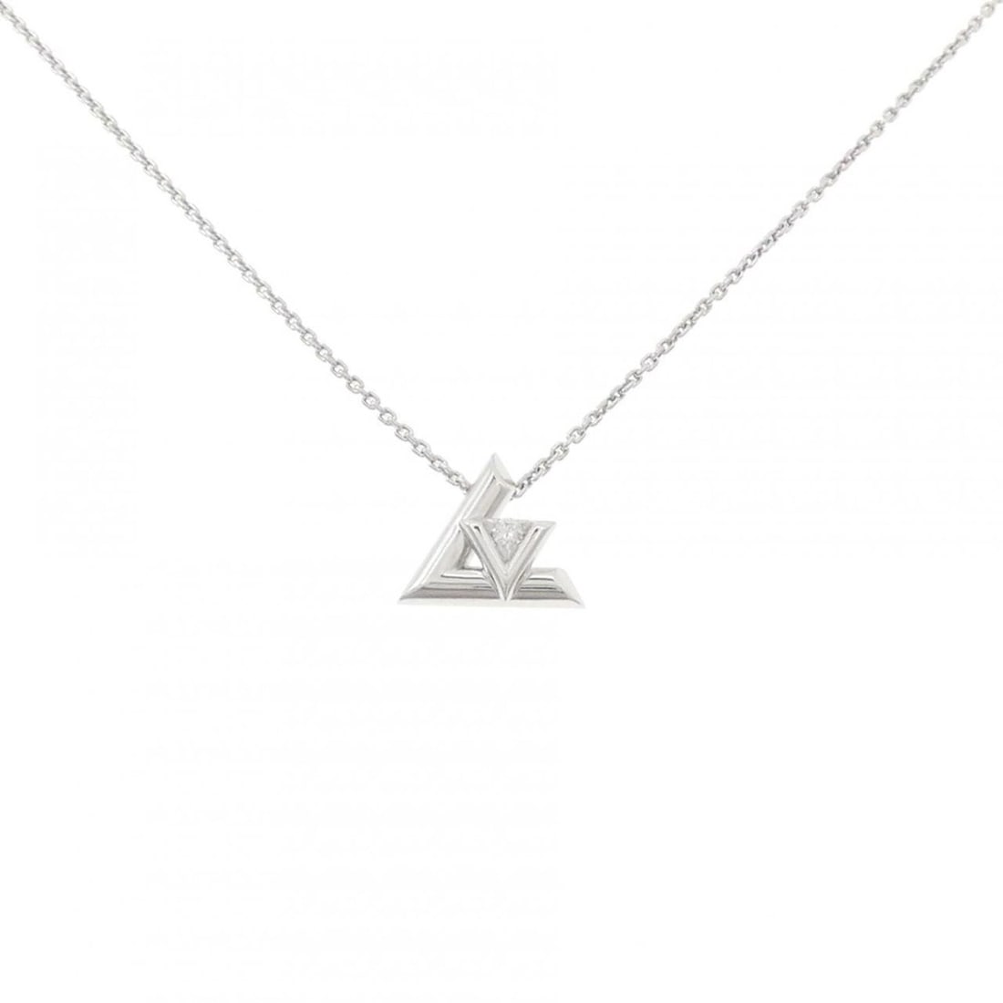 Louis Vuitton Vault One PM Necklace: --- Catalog ---Category: SizePendant Size: 11.9mm x 13.4mm / 0.46'' x 0.52''Neck Circumference: 44 cm - 47 cm / 17.32'' - 18.5''Category: DesignColor: White goldStone: DiamondGender: WomenMaterial: Wh