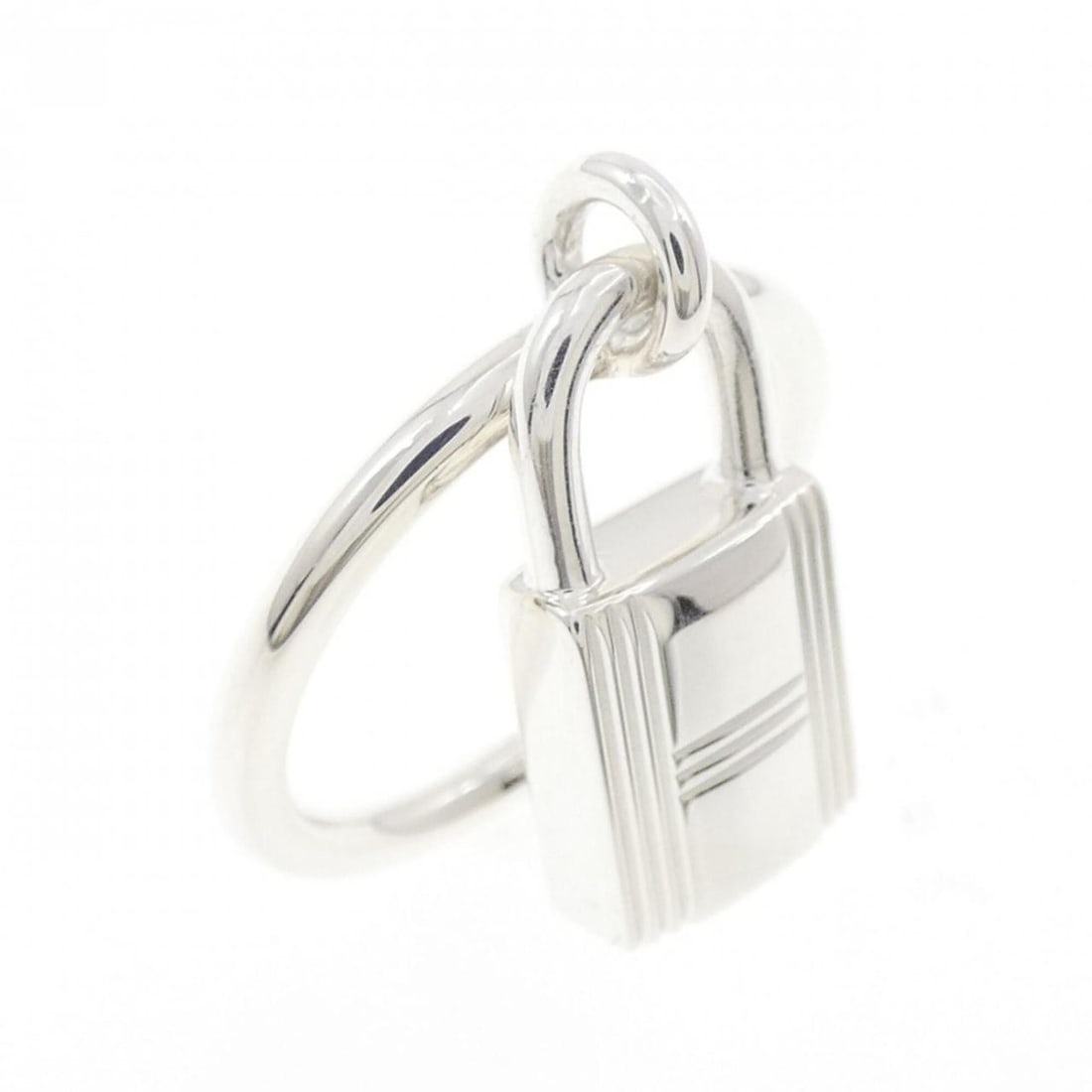Hermes Kelly Cadena Ring: --- Catalog ---Category: SizeUS Size: 5.5Brand Size: 50Category: DesignType: Band ringGender: WomenMaterial: Silver 925Category: GeneralMPN: H121610BBrand: Hermes--- Item List ---Section: