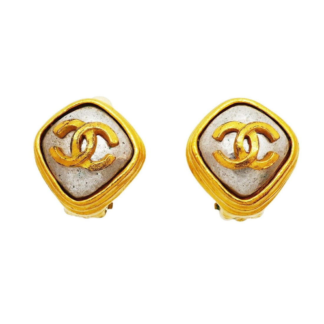 Chanel earrings, Coco Mark, GP plated, gold, silver, women's.: --- Catalog ---Category: SizeSize (HxWxD): 20.20mm x 19.10mm / 0.80'' x 0.75''Category: DesignType: Clip earringsColor: Gold, SilverGender: WomenMaterial: Gold platingCategory: GeneralBrand: