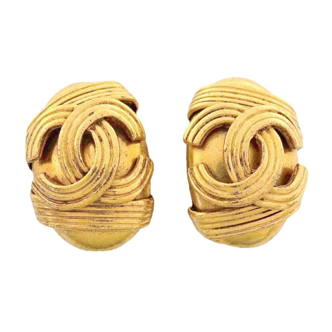 Chanel earrings, Coco Mark, GP plated, gold, women's.: --- Catalog ---Category: SizeSize (HxWxD): 23.20mm x 16.70mm / 0.91'' x 0.66''Category: DesignType: Clip earringsColor: GoldGender: WomenMaterial: Gold platingCategory: GeneralBrand: Chanel--- Item Li