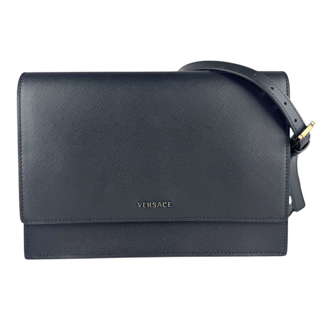 Versace VERSACE Shoulder Bag Leather Black Women's z8535: --- Catalog ---Category: SizeSize (HxWxD): 16.5cm x 24cm x 3.5cm / 6.49'' x 9.44'' x 1.37''Category: DesignType: Shoulder bagColor: BlackGender: WomenMaterial: Leather Category: GeneralBrand: VersaceC