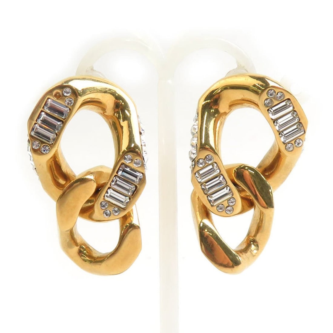 Burberry BURBERRY Earrings Metal Gold Women's h31972a: --- Catalog ---Category: SizeSize (HxWxD): 35.00mm x 20.00mm / 1.38'' x 0.79''Category: DesignType: Drop earringsColor: GoldGender: WomenMaterial: MetalCategory: GeneralBrand: Burberry--- Item List --