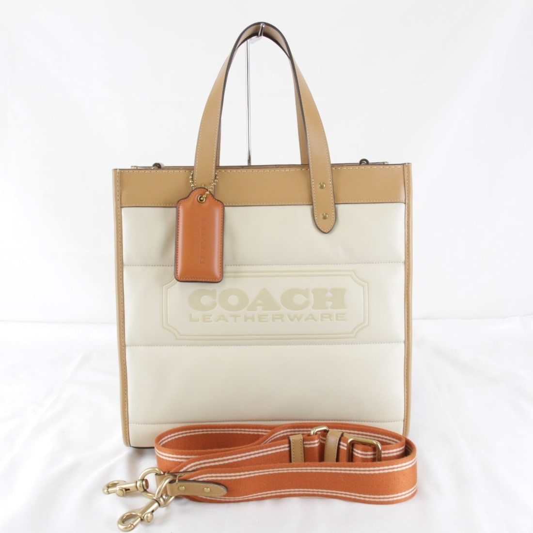 COACH Quilted 2-Way Tote Bag, Leather, Beige, Women's: --- Catalog ---Category: SizeSize (HxWxD): 30cm x 30cm x 15cm / 11.81'' x 11.81'' x 5.9''Category: DesignType: Tote bagColor: BeigeGender: WomenMaterial: Leather Category: GeneralBrand: Coach--- Item 