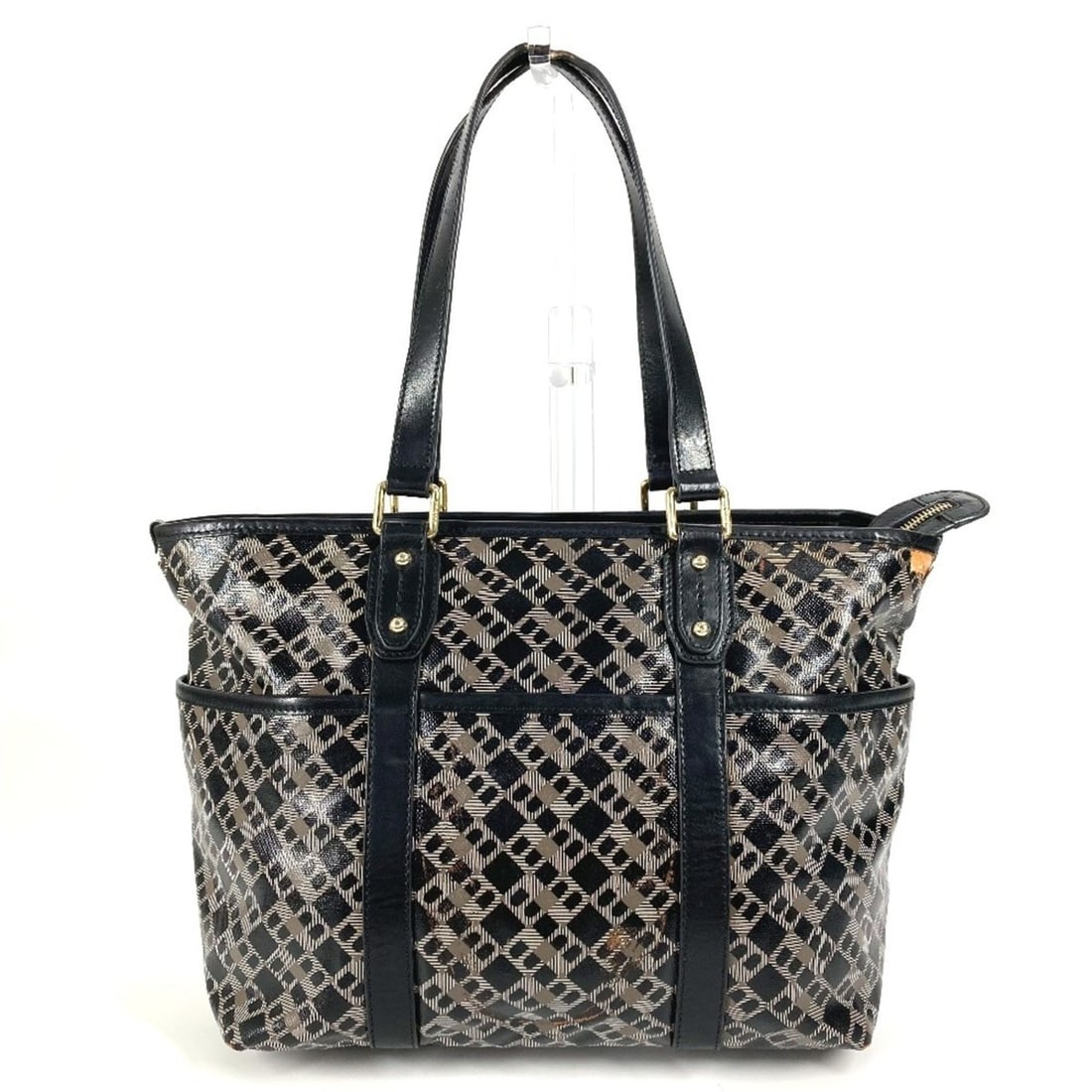 BALLY Logo Print Tote Bag, Shoulder Bag for Men and Women, Black: --- Catalog ---Category: SizeSize (HxWxD): 24cm x 28cm x 14cm / 9.44'' x 11.02'' x 5.51''Strap Length: 44cm / 17.32''Category: DesignType: Tote bagColor: BlackGender: Men,Women,UnisexClosure: ZipperMa