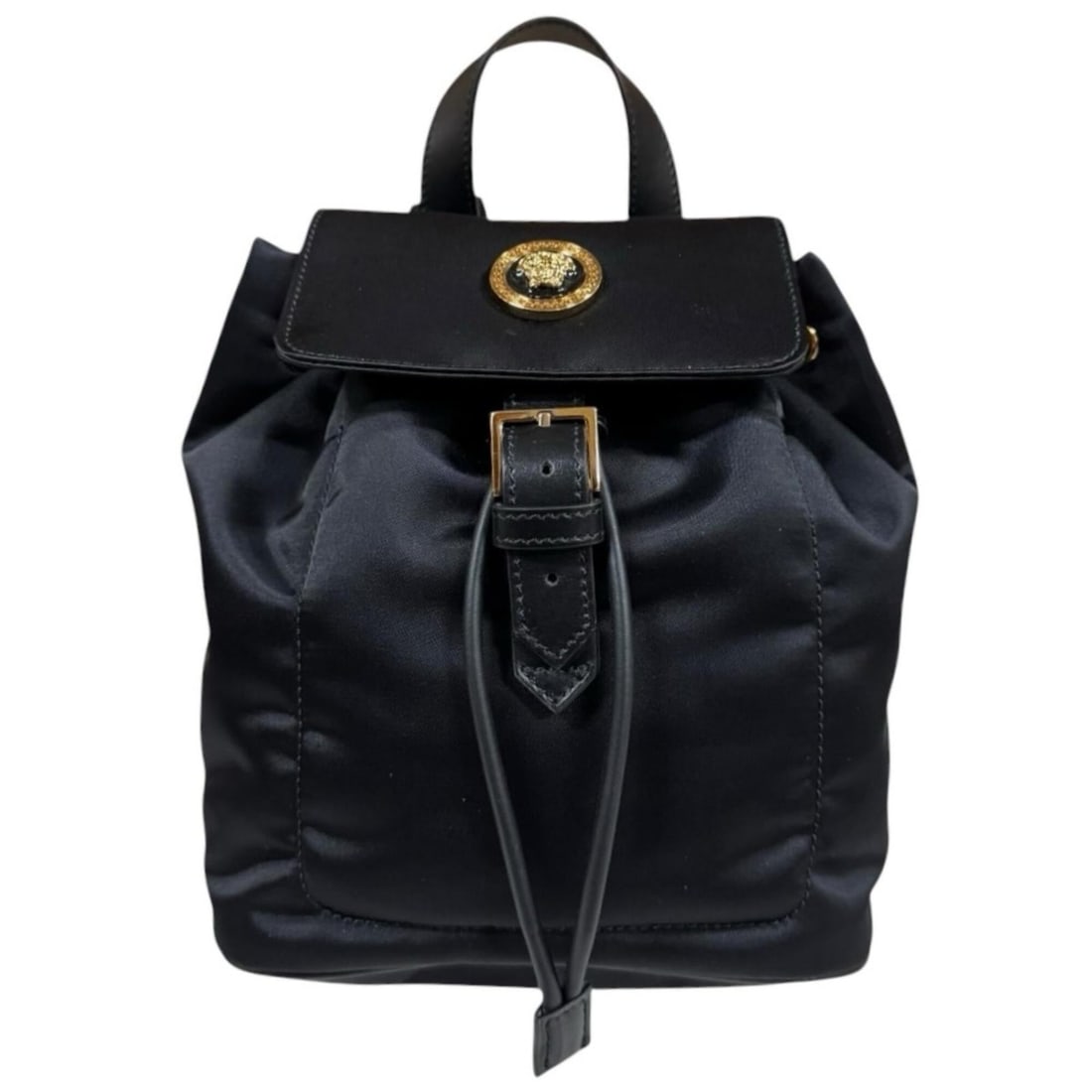 Versace Mini Backpack La Medusa Backpack/Daypack Nylon 1013792 1A02155 Women's VERSACE: --- Catalog ---Category: SizeSize (HxWxD): 22cm x 18cm x 12cm / 8.66'' x 7.08'' x 4.72''Category: DesignType: BackpackColor: BlackGender: WomenMaterial: Nylon Category: GeneralBrand: VersaceCountry of