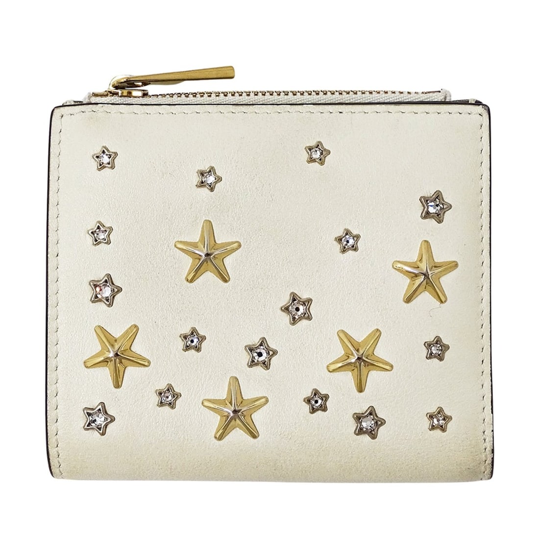 Jimmy Choo women's bi-fold wallet, leather, white, studded, star design, mini wallet.: --- Catalog ---Category: SizeSize (HxWxD): 10cm x 11cm x 2.5cm / 3.93'' x 4.33'' x 0.98''Category: DesignType: Wallet (bi-fold)Color: WhiteGender: WomenMaterial: Leather Category: GeneralBrand: Jimmy 