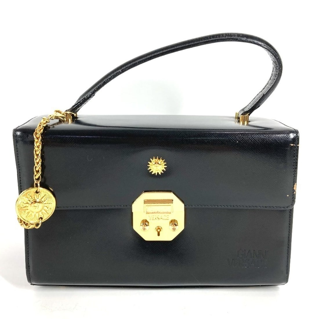 VERSACE Vintage Sunburst Logo Vanity Bag, Flap Chain Handbag, Leather, Women's, Black: --- Catalog ---Category: SizeSize (HxWxD): 14cm x 23cm x 11cm / 5.51'' x 9.05'' x 4.33''Category: DesignType: Handbag, Vanity bagColor: BlackGender: WomenMaterial: Leather Category: GeneralBrand: Vers