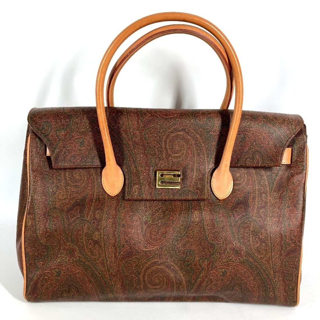 ETRO Flap Logo Paisley Pattern Bag Tote Boston Handbag Leather Men's Women's Brown: --- Catalog ---Category: SizeSize (HxWxD): 29cm x 39cm x 19.5cm / 11.41'' x 15.35'' x 7.67''Category: DesignType: Boston bag, Handbag, Tote bagColor: BrownGender: Men,WomenMaterial: Leather Category: 