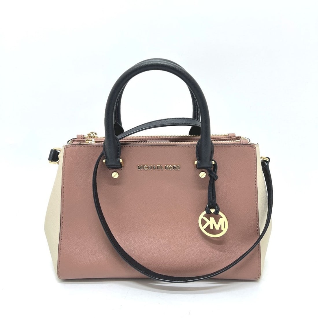 Michael Kors Tricolor Logo Handbag for Women, White: --- Catalog ---Category: SizeSize (HxWxD): 20cm x 28cm x 11cm / 7.87'' x 11.02'' x 4.33''Category: DesignType: HandbagColor: Black, WhiteGender: WomenMaterial: PVC Category: GeneralBrand: Michael Kors